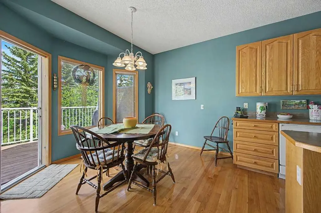 18 Prominence View SW Calgary AB T3H 3M8