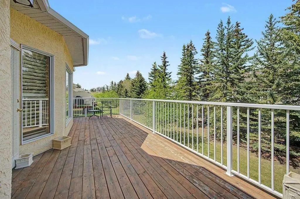 18 Prominence View SW Calgary AB T3H 3M8