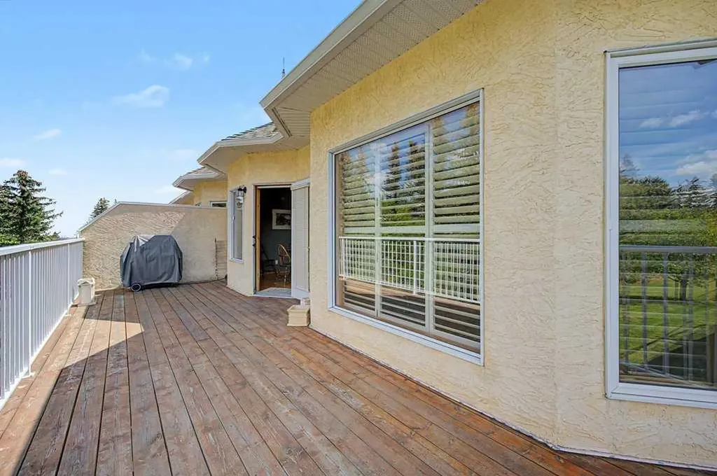 18 Prominence View SW Calgary AB T3H 3M8