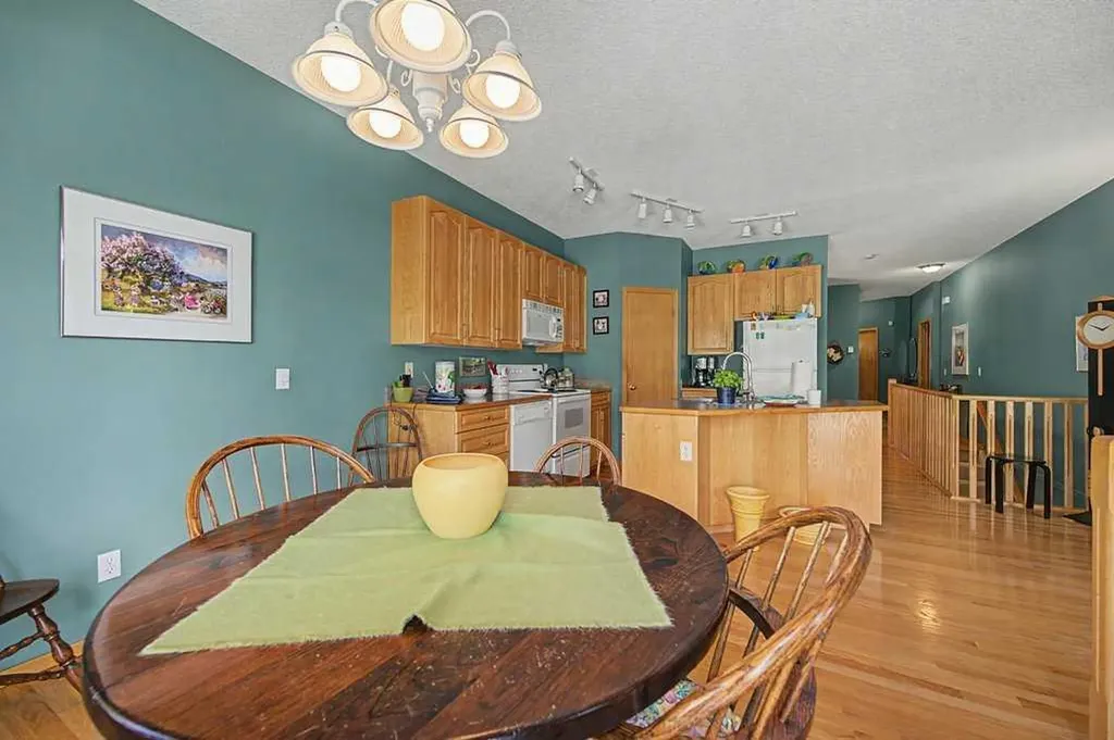 18 Prominence View SW Calgary AB T3H 3M8