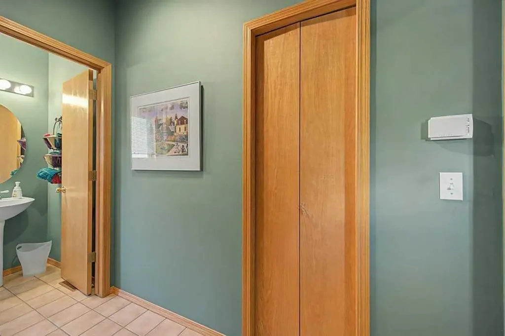 18 Prominence View SW Calgary AB T3H 3M8