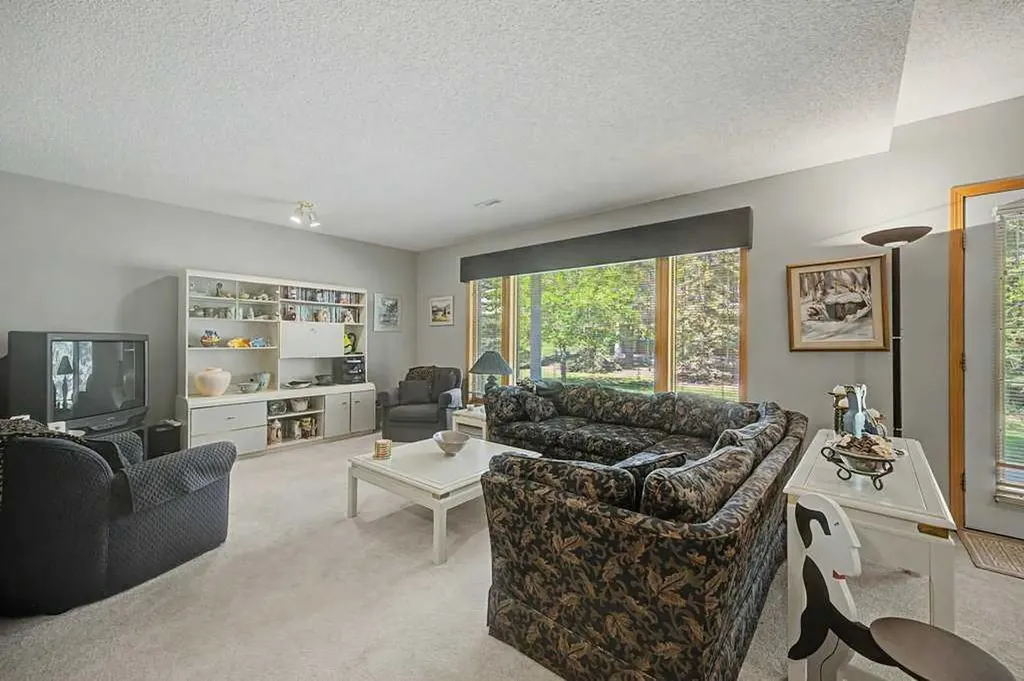 18 Prominence View SW Calgary AB T3H 3M8