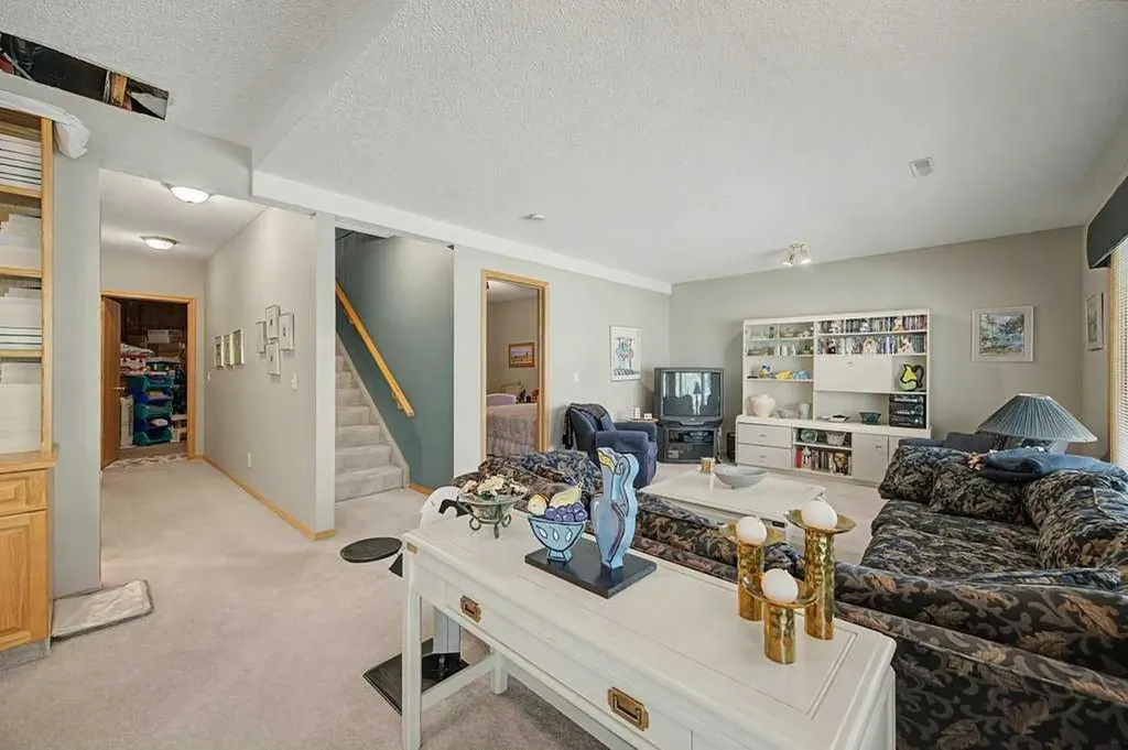 18 Prominence View SW Calgary AB T3H 3M8