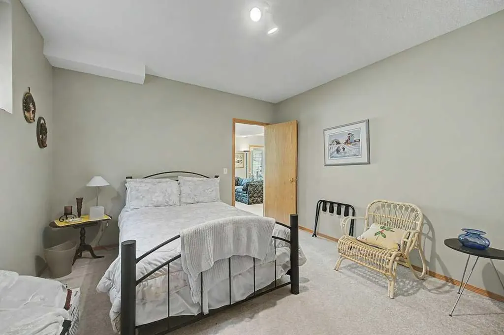 18 Prominence View SW Calgary AB T3H 3M8