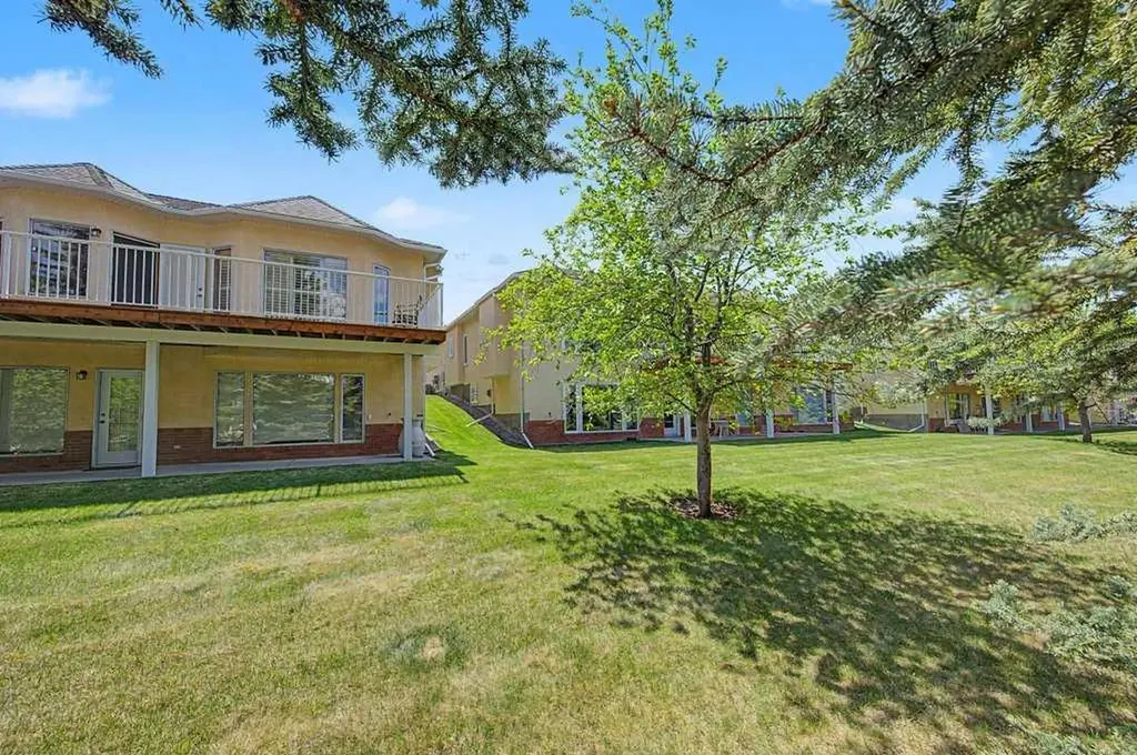 18 Prominence View SW Calgary AB T3H 3M8