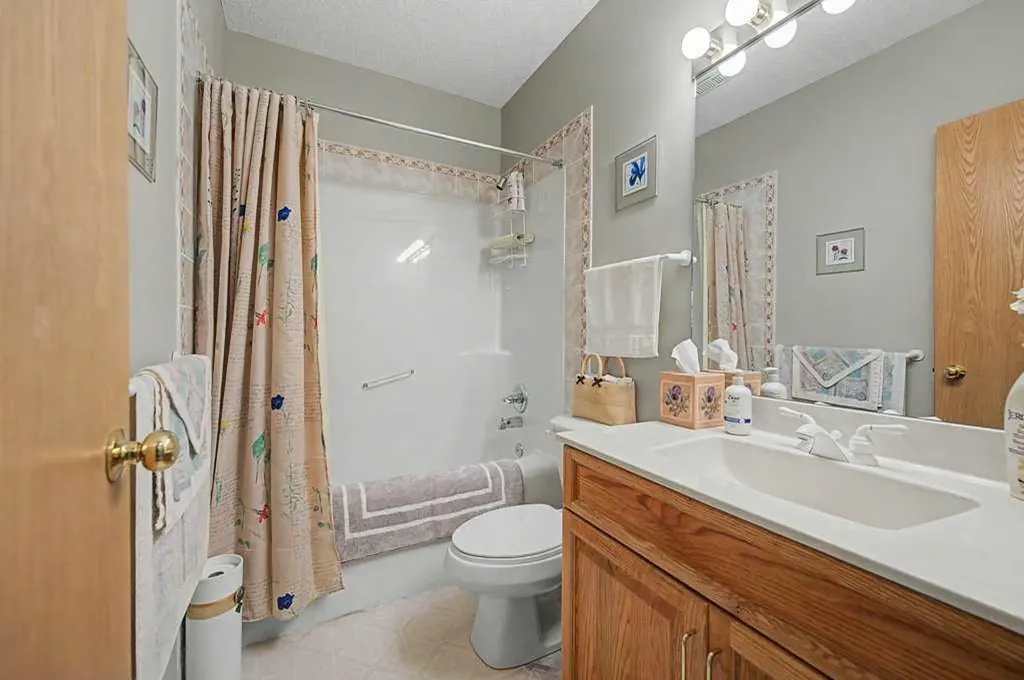 18 Prominence View SW Calgary AB T3H 3M8
