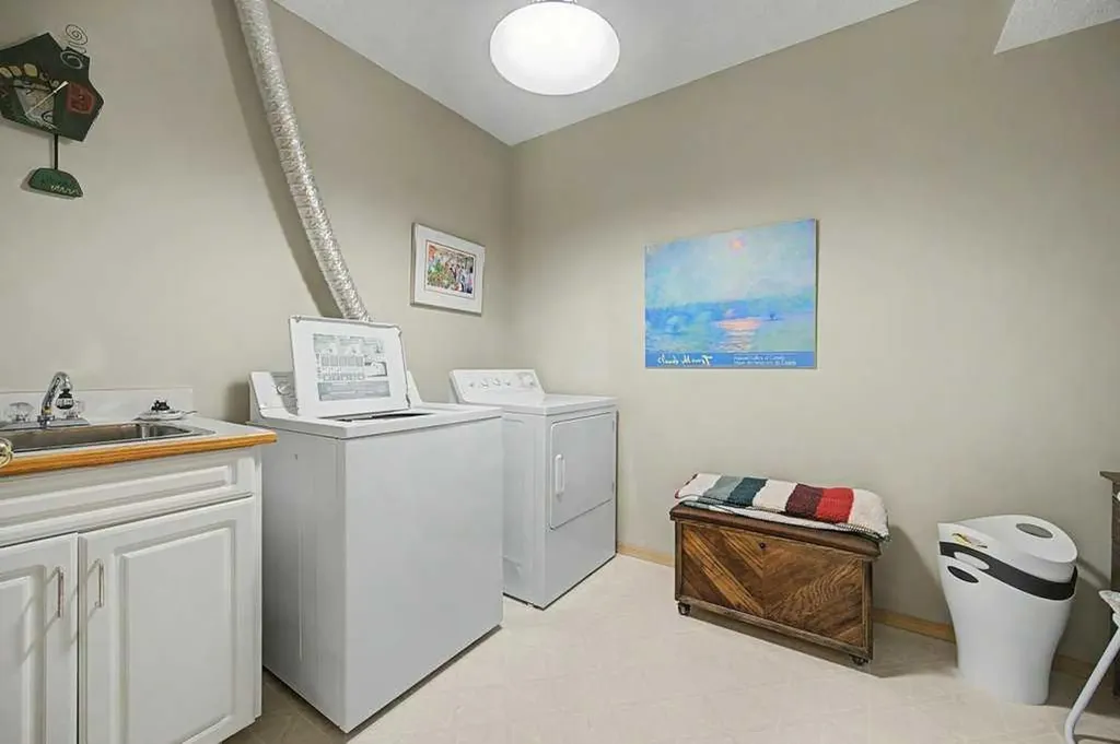 18 Prominence View SW Calgary AB T3H 3M8
