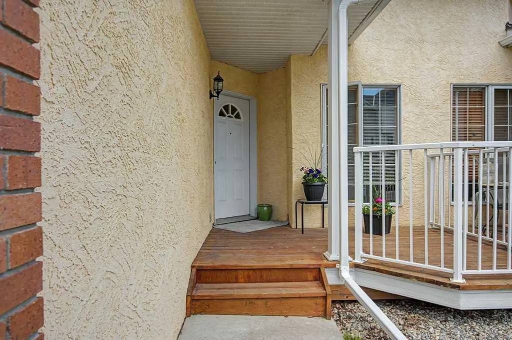 18 Prominence View SW Calgary AB T3H 3M8