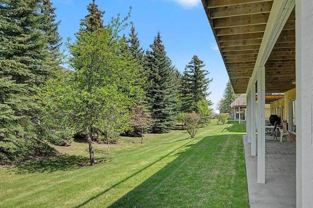 18 Prominence View SW Calgary AB T3H 3M8