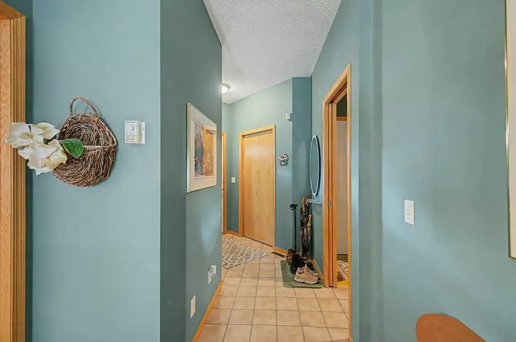 18 Prominence View SW Calgary AB T3H 3M8