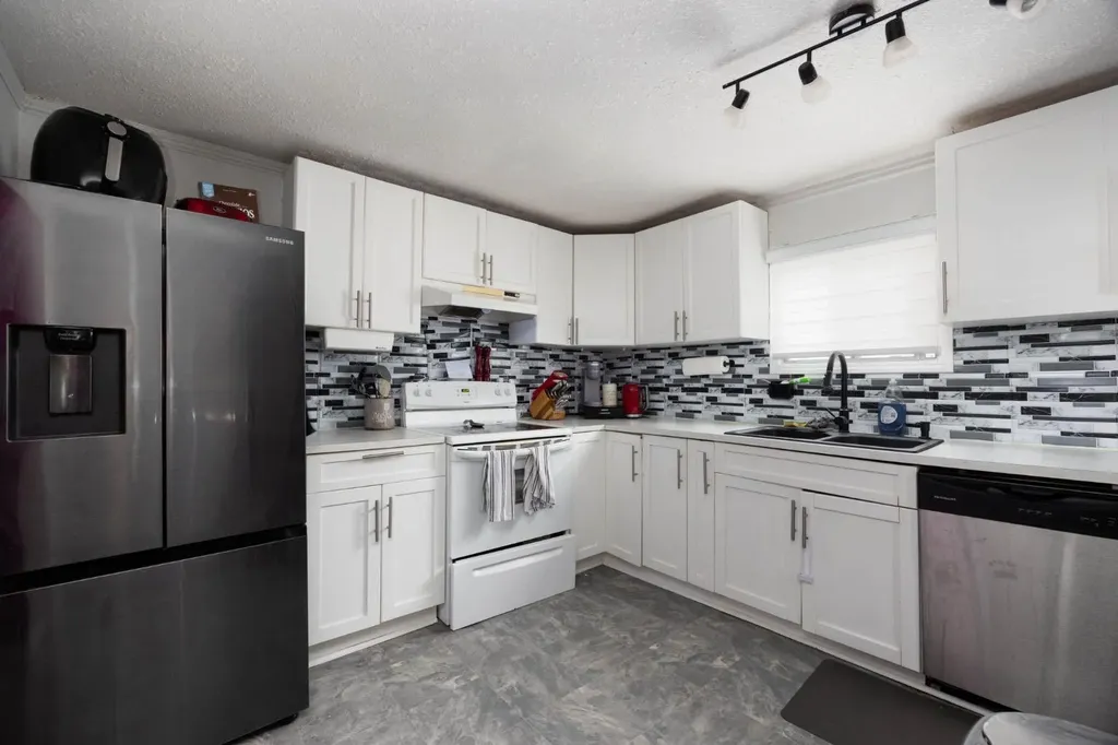 236 Grenfell Crescent Fort Mcmurray AB T9H2M6