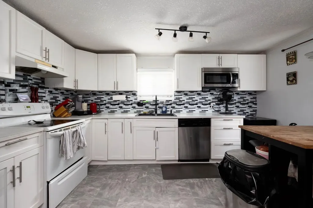 236 Grenfell Crescent Fort Mcmurray AB T9H2M6
