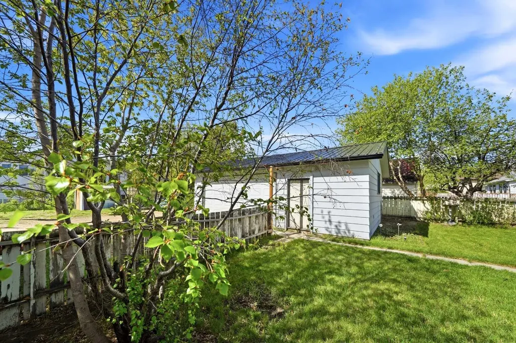 4605 49 Street Red Deer AB T4N 1T4