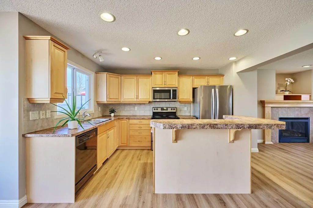 383 Prestwick Close SE Calgary AB T2Z 4Y5