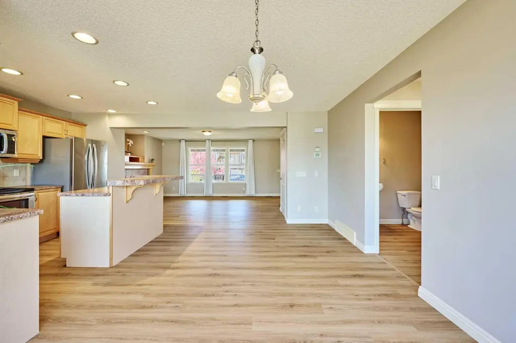 383 Prestwick Close SE Calgary AB T2Z 4Y5