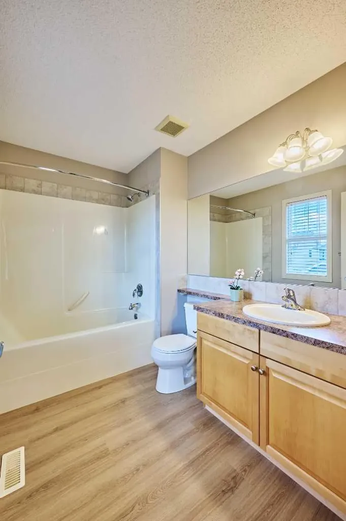 383 Prestwick Close SE Calgary AB T2Z 4Y5