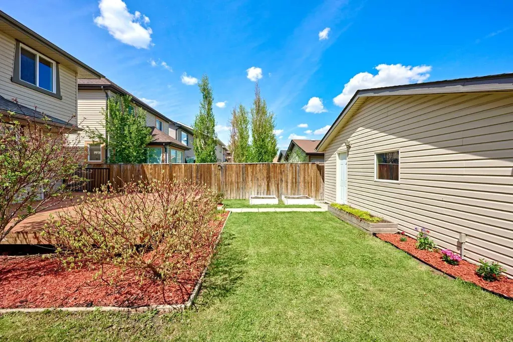 383 Prestwick Close SE Calgary AB T2Z 4Y5