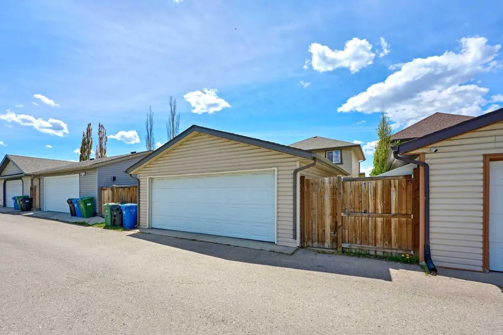 383 Prestwick Close SE Calgary AB T2Z 4Y5