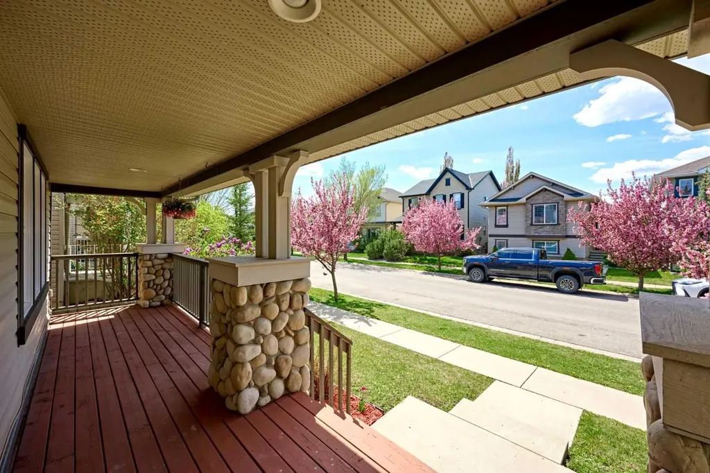 383 Prestwick Close SE Calgary AB T2Z 4Y5