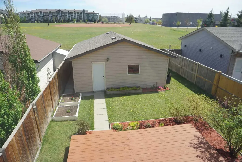 383 Prestwick Close SE Calgary AB T2Z 4Y5