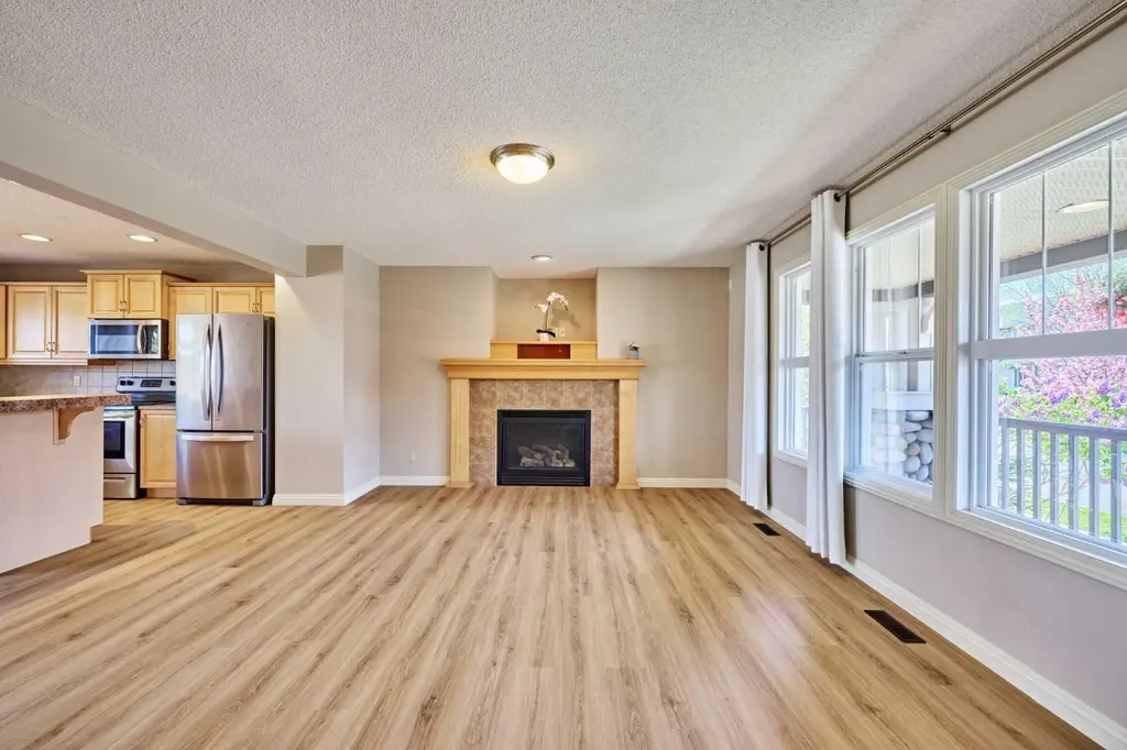 383 Prestwick Close SE Calgary AB T2Z 4Y5
