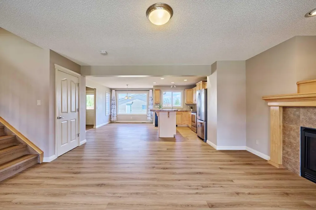 383 Prestwick Close SE Calgary AB T2Z 4Y5