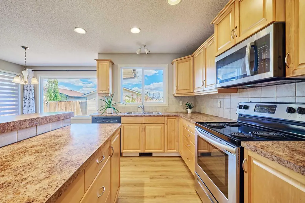 383 Prestwick Close SE Calgary AB T2Z 4Y5