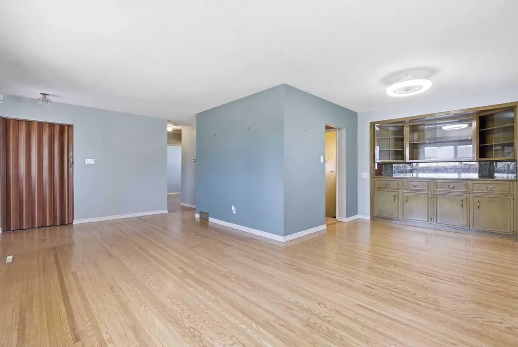 827 Forlee Drive SE Calgary AB T2A 2E7