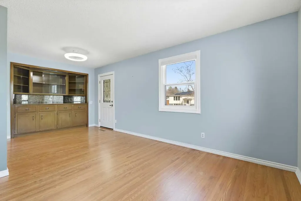 827 Forlee Drive SE Calgary AB T2A 2E7