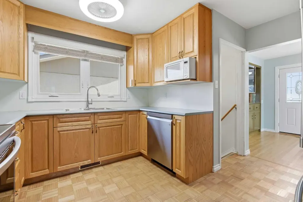 827 Forlee Drive SE Calgary AB T2A 2E7