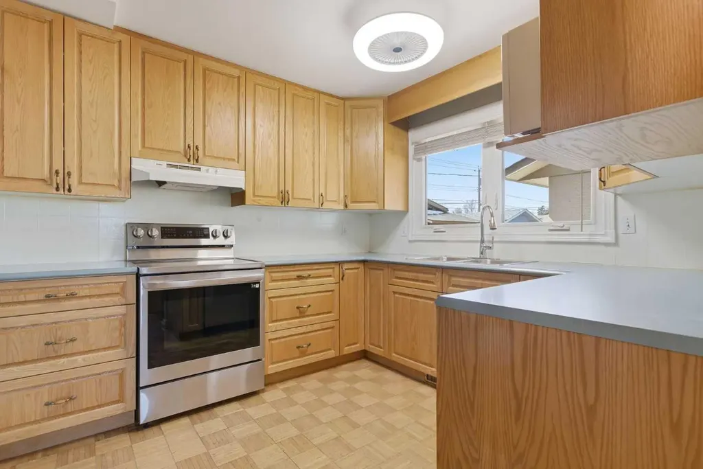 827 Forlee Drive SE Calgary AB T2A 2E7