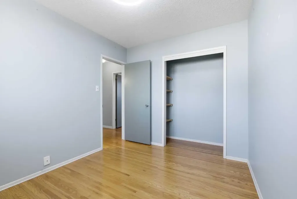 827 Forlee Drive SE Calgary AB T2A 2E7