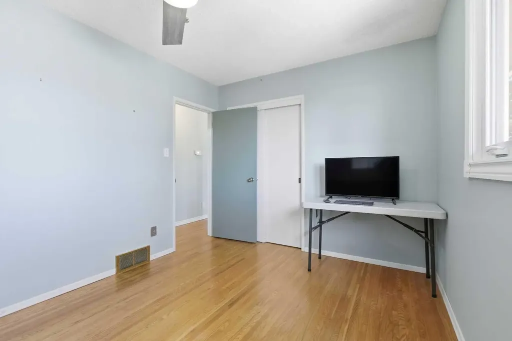 827 Forlee Drive SE Calgary AB T2A 2E7