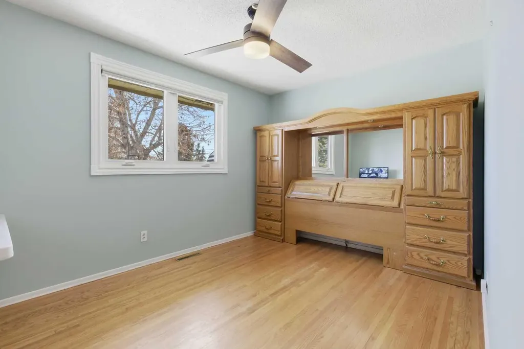 827 Forlee Drive SE Calgary AB T2A 2E7