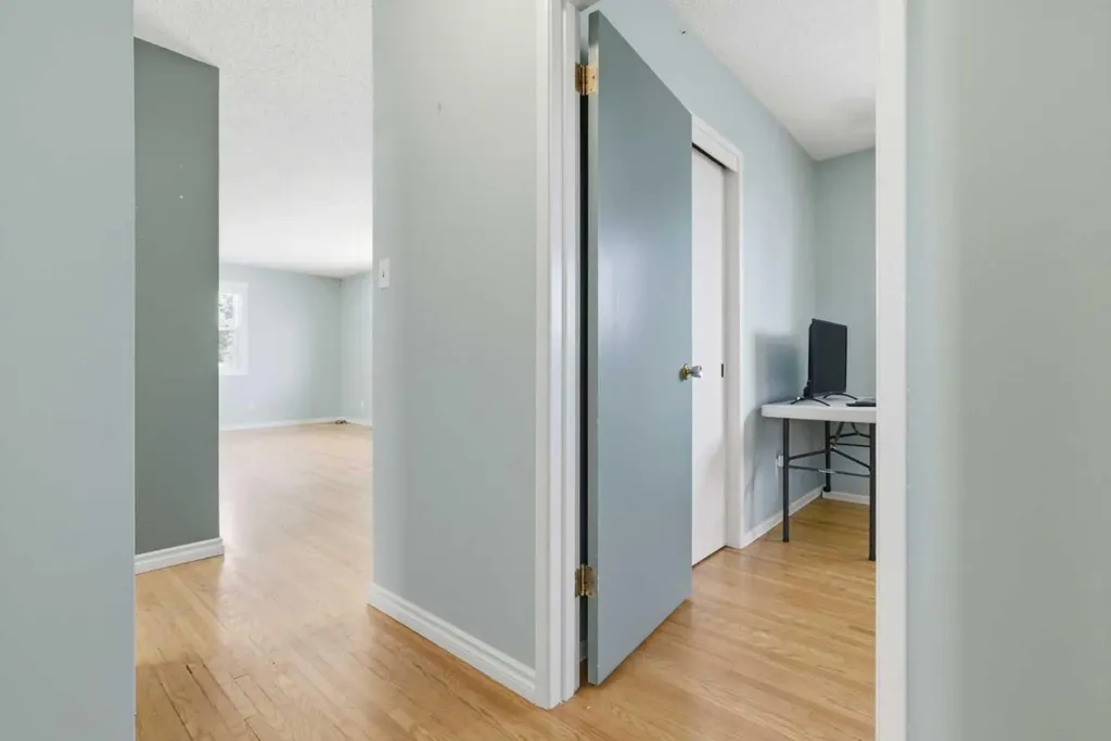 827 Forlee Drive SE Calgary AB T2A 2E7