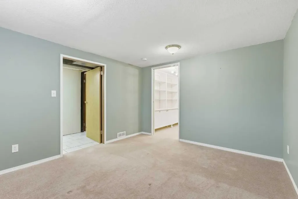 827 Forlee Drive SE Calgary AB T2A 2E7