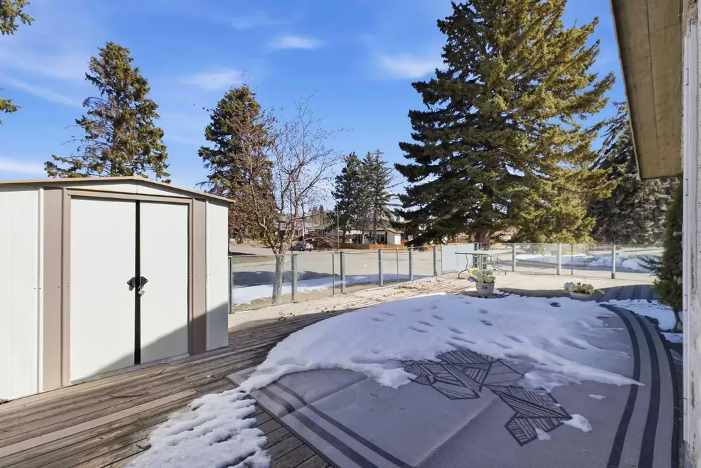 827 Forlee Drive SE Calgary AB T2A 2E7