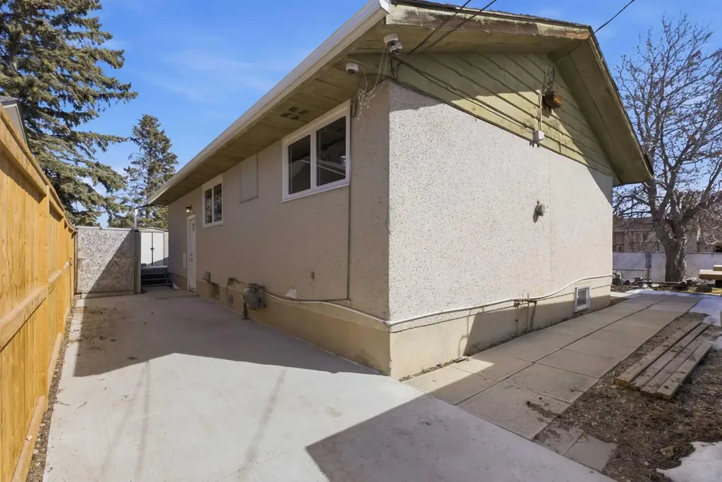 827 Forlee Drive SE Calgary AB T2A 2E7