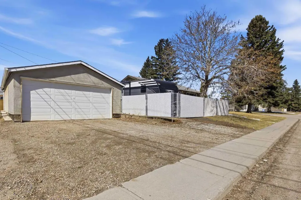 827 Forlee Drive SE Calgary AB T2A 2E7