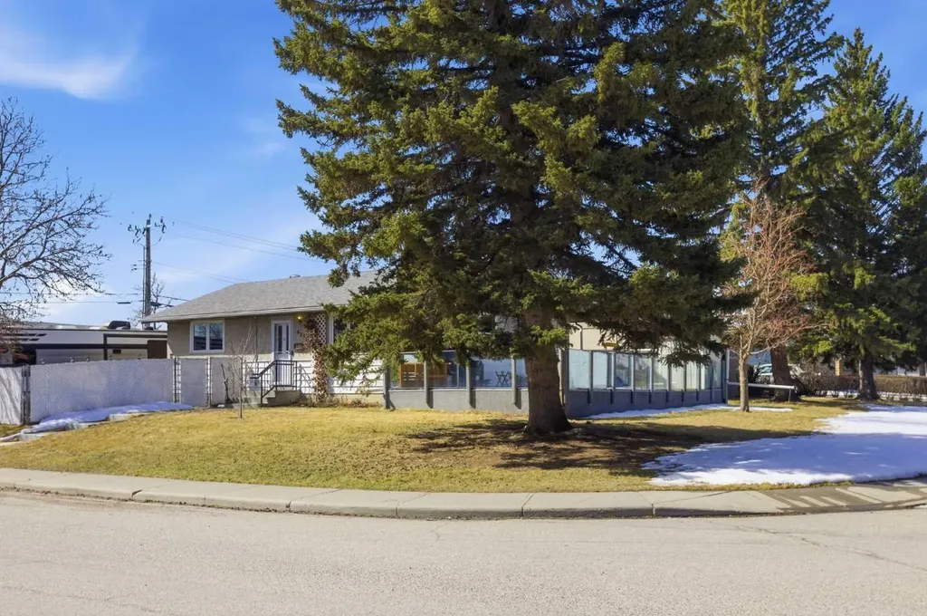 827 Forlee Drive SE Calgary AB T2A 2E7