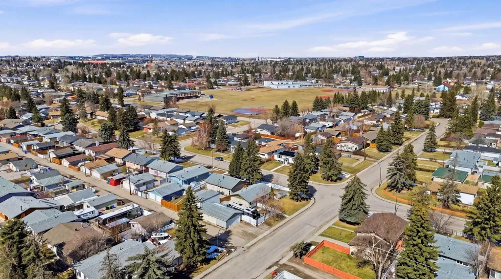 827 Forlee Drive SE Calgary AB T2A 2E7