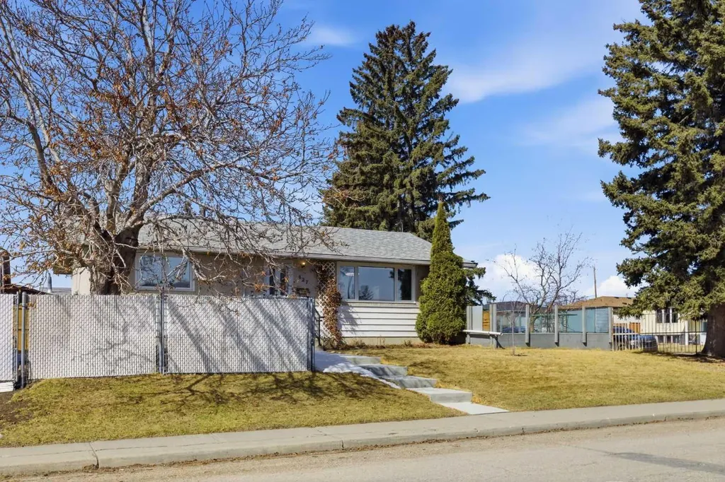 827 Forlee Drive SE Calgary AB T2A 2E7