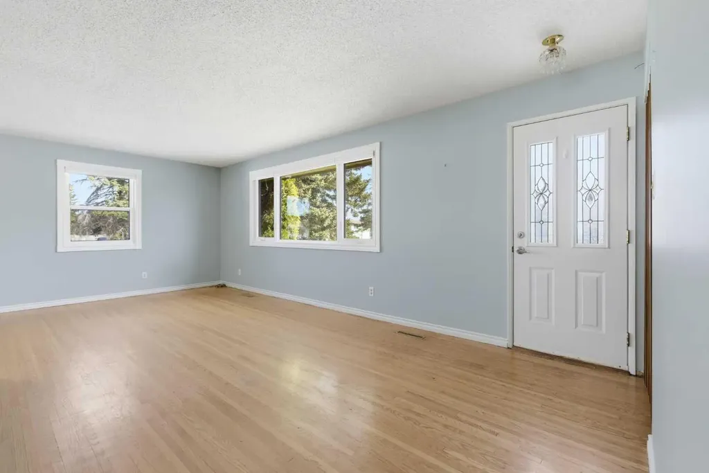 827 Forlee Drive SE Calgary AB T2A 2E7