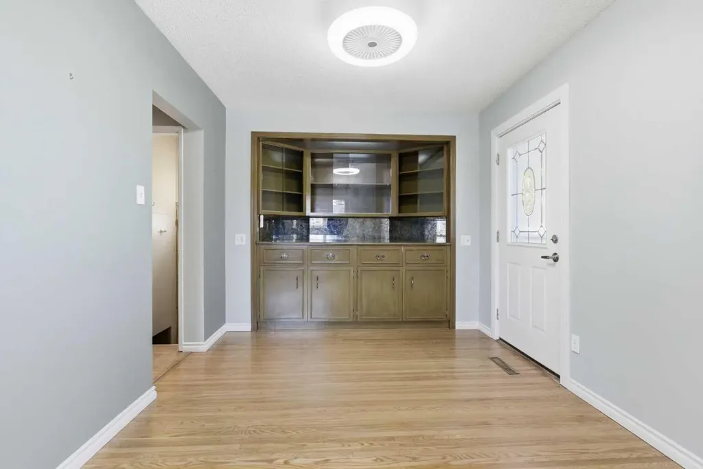 827 Forlee Drive SE Calgary AB T2A 2E7