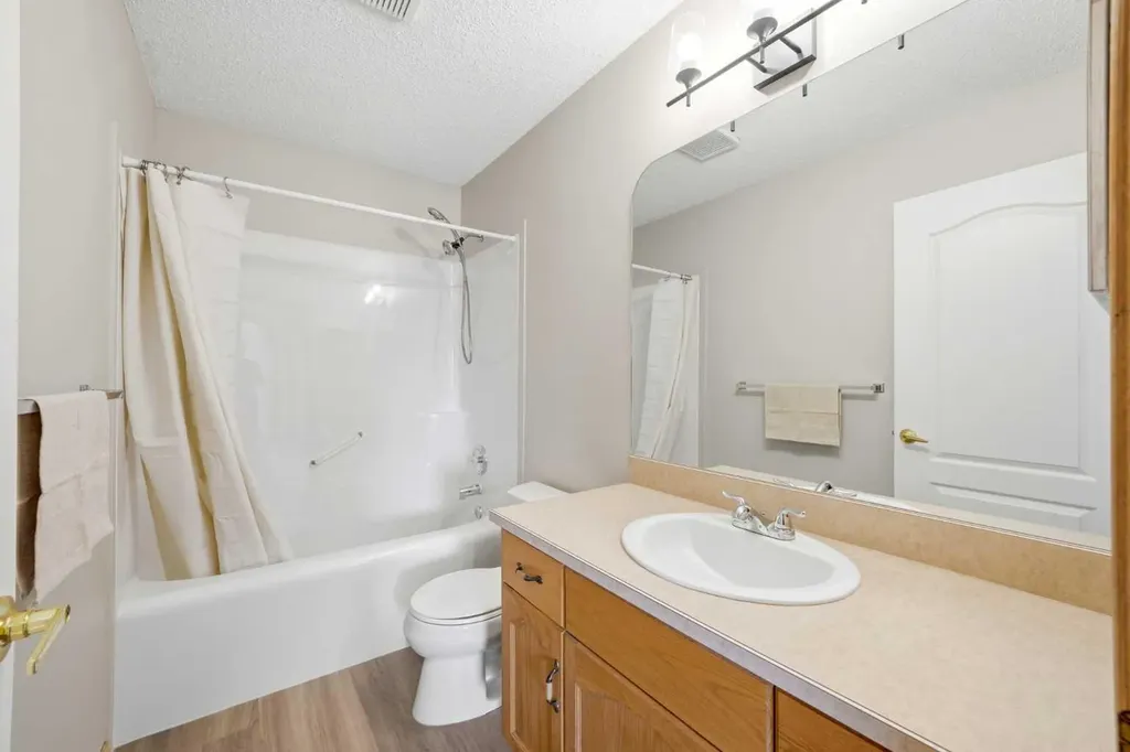 4 Big Springs Rise SE Airdrie AB T4A 1H2