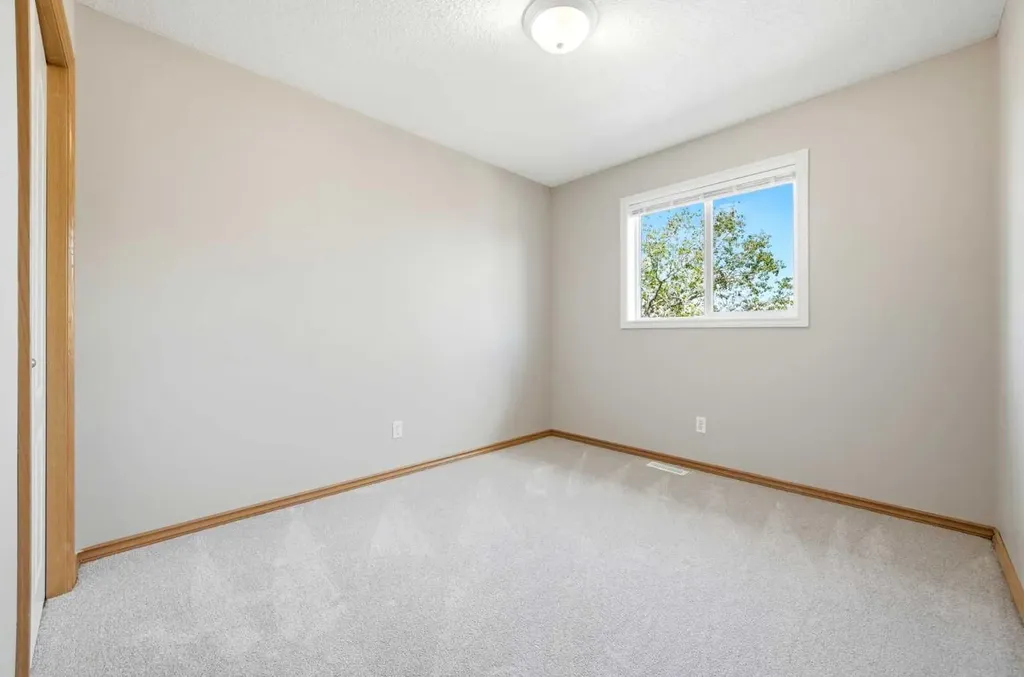 4 Big Springs Rise SE Airdrie AB T4A 1H2