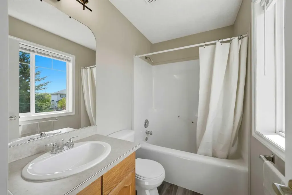4 Big Springs Rise SE Airdrie AB T4A 1H2
