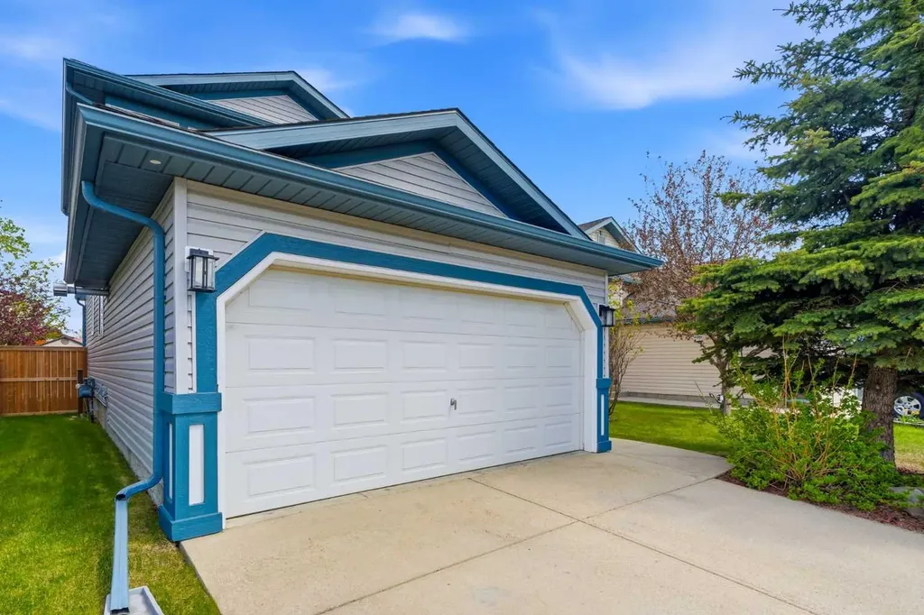 4 Big Springs Rise SE Airdrie AB T4A 1H2