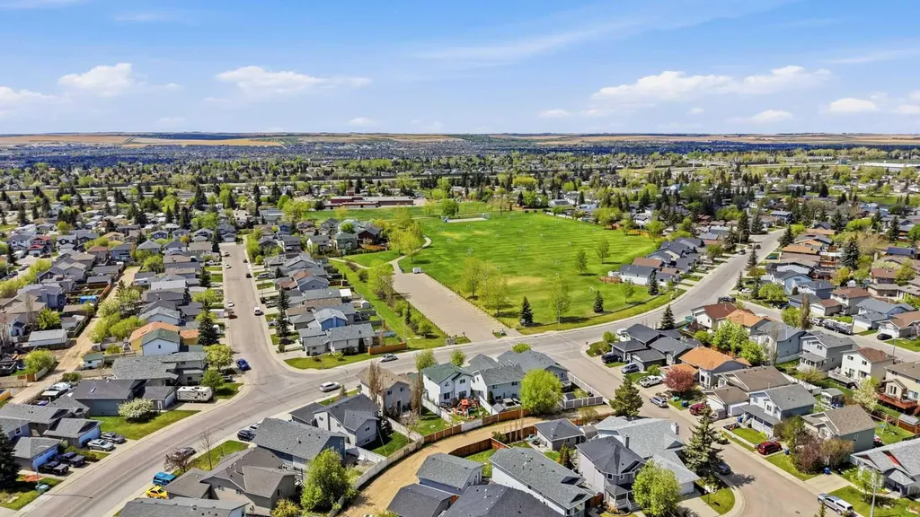 4 Big Springs Rise SE Airdrie AB T4A 1H2