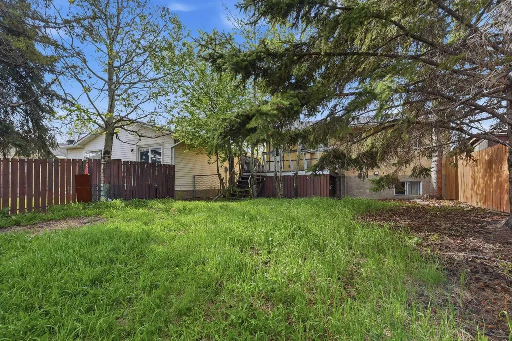 855 Whitehill Way NE Calgary AB T1Y 3G1